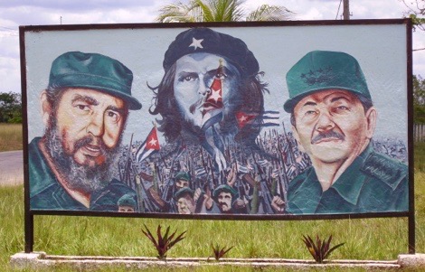 Fidel, Che, Raul - Militärbas nära Jovellanos © Clayton Burne